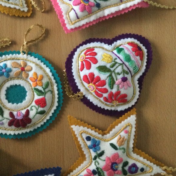 8 Handmade Stuffed Christmas Ornaments Embroidery decoration different shape - Picture 3 of 6